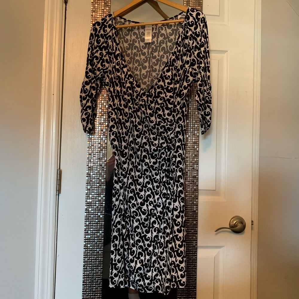 Gently worn - faux wrap dress by laundry- size M